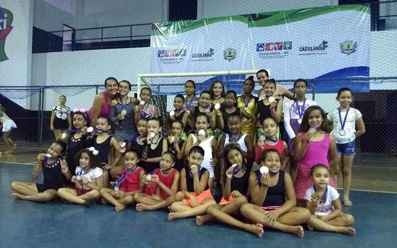 ESCOLA MUNICIPAL ANTÔNIO PAULINO - GINÁSTICA RÍTMICA